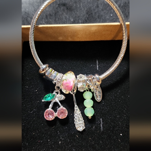 STAINLESS STEEL TWIST CHARM BRACELET - Picture 4 of 7